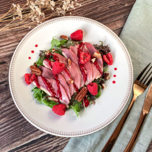 Smoked duckbreast with raspberry sauce and pecan nuts