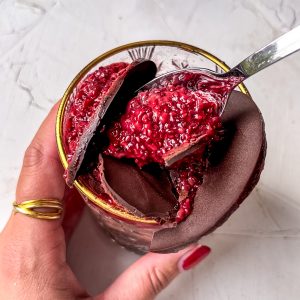 Raspberry Chocolate Overnight Oats - Eva Koper